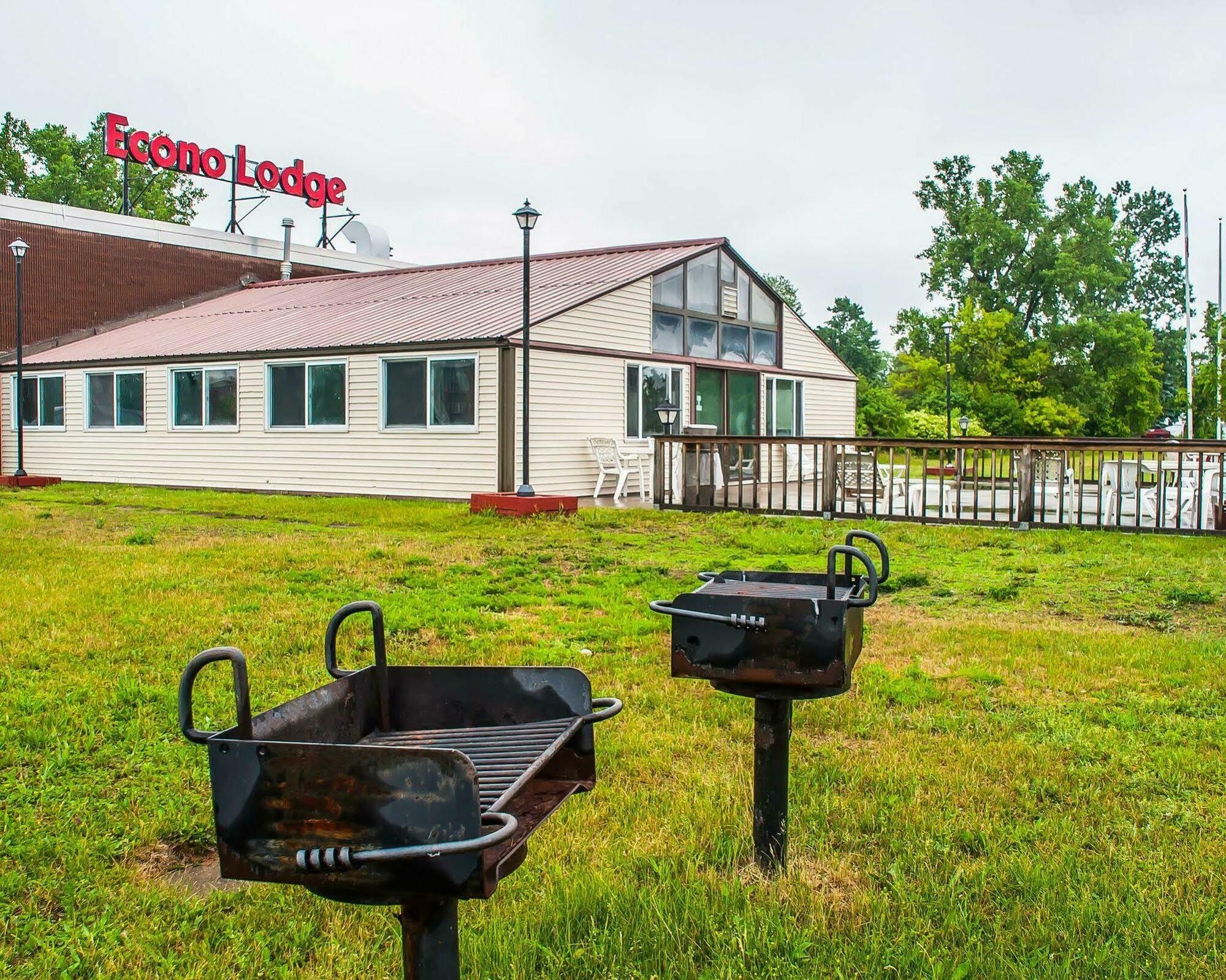 Hotel Adirondack Efficiencies Watertown Exteriér fotografie